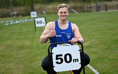 Elias satte skruv på tävlingen med jättepers