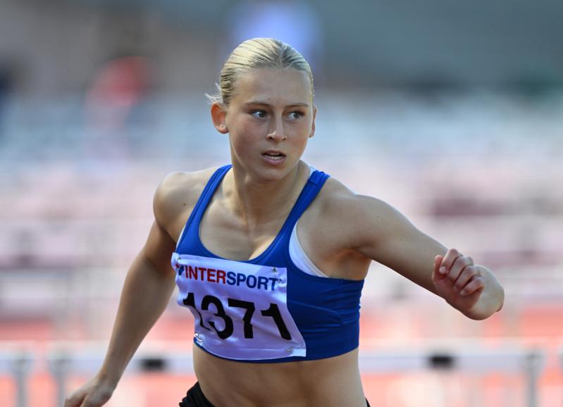 Julia persade på Stadion trots motvind